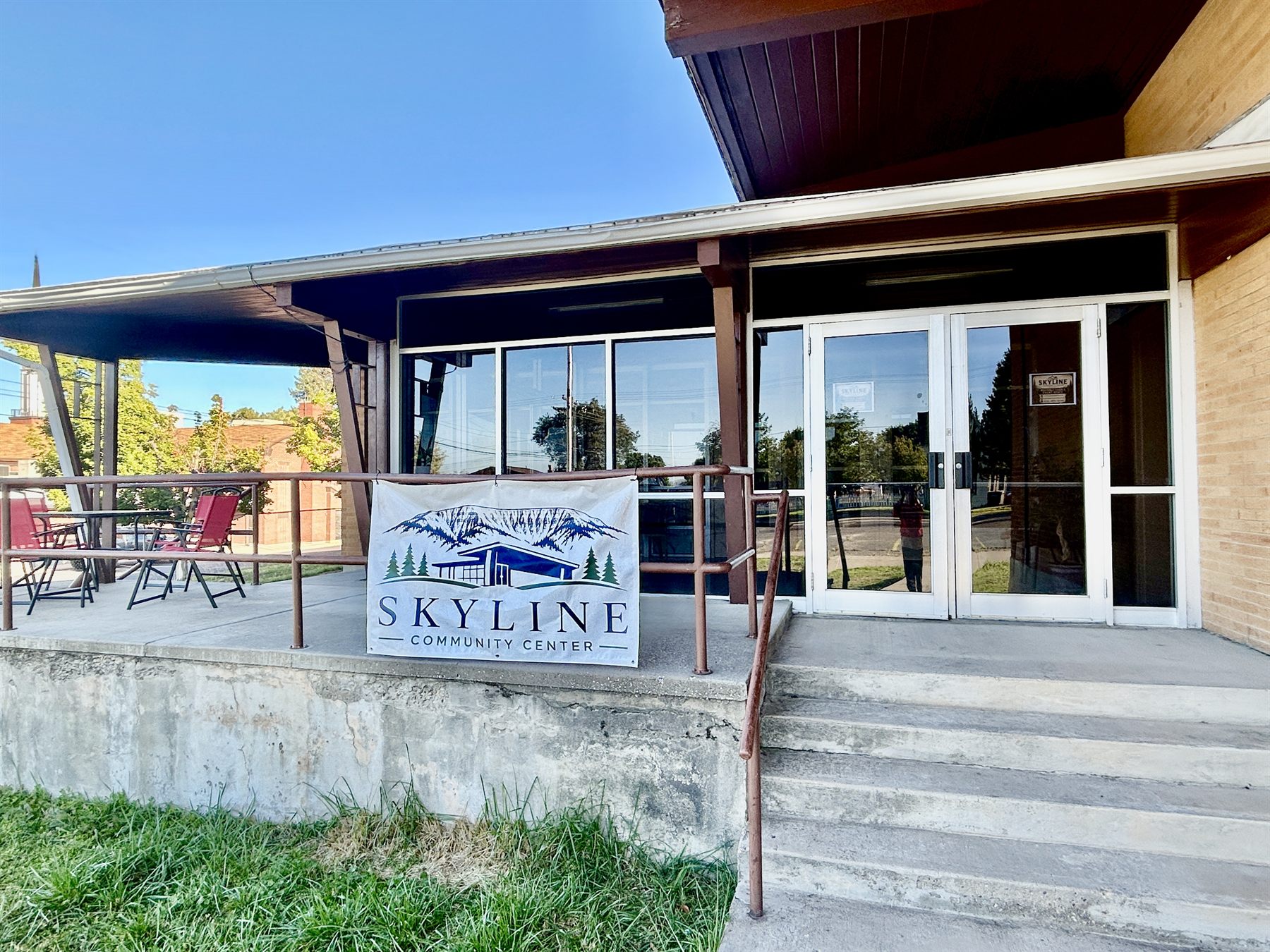 Front entrance of Skyline Community Center